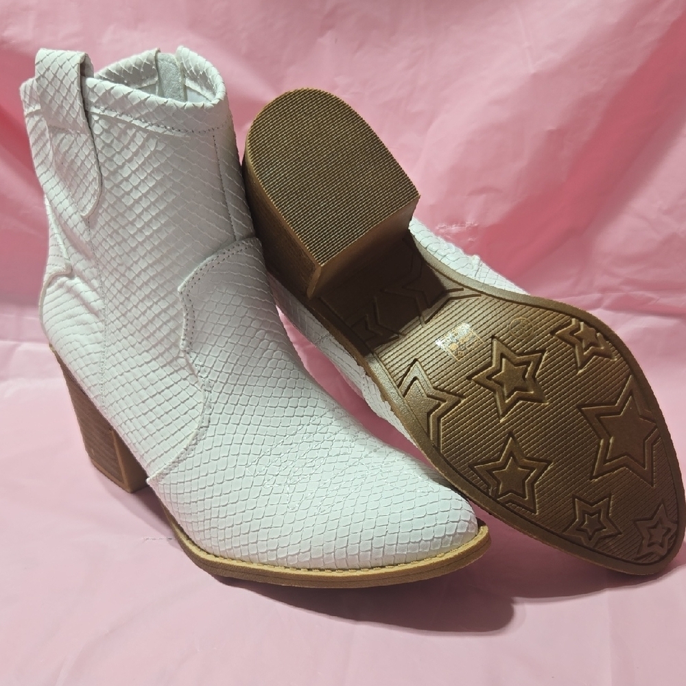 Dirty Laundry White Wester Boots
